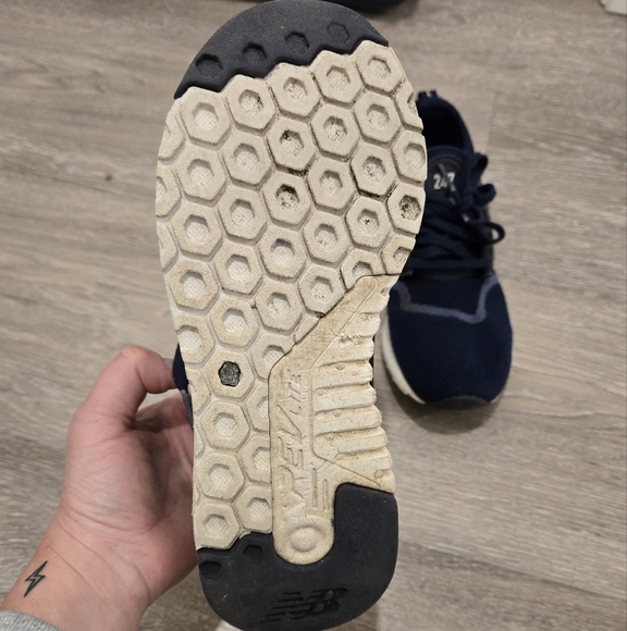 Lot of 2: New Balance Navy Blue 247 and Nike Zoom Pegasus Sneakers, both Size 6 - Picture 4 of 9